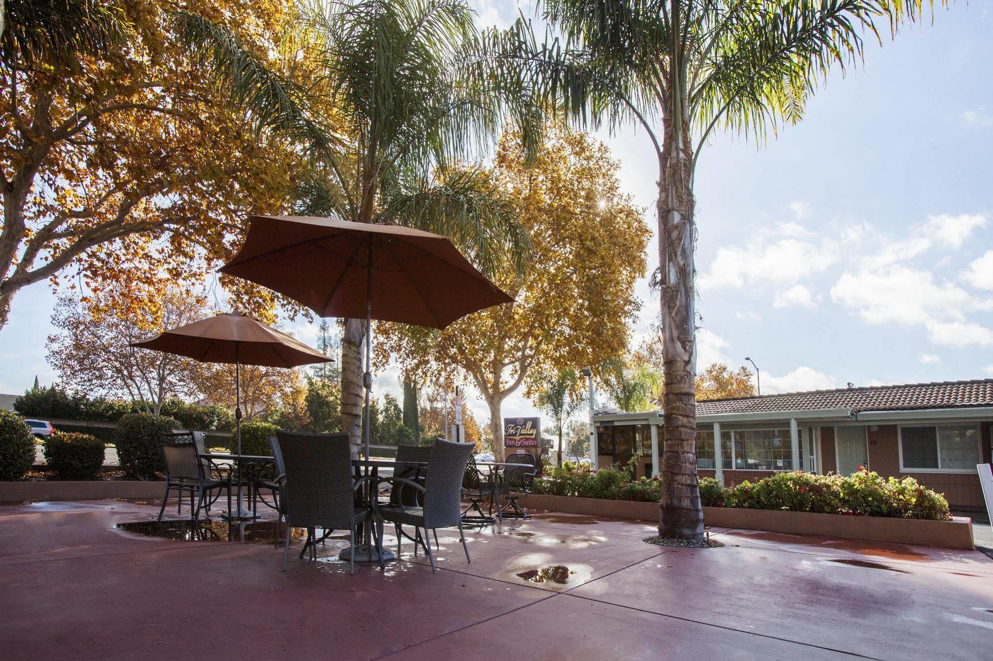 Tri-Valley Inn & Suites Pleasanton Ngoại thất bức ảnh